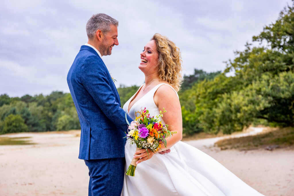 Bruidspaar door bruidsfotograaf Breda